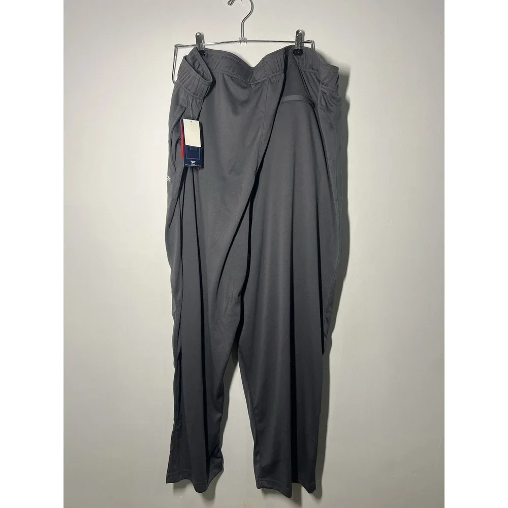 Men's Big and Tall NWT Reebok Gray Jogger Sweatpants Size 3XL W/Zipper Pocket